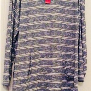 AVENUE Gray & White Striped Hoody with Pouch 18/20